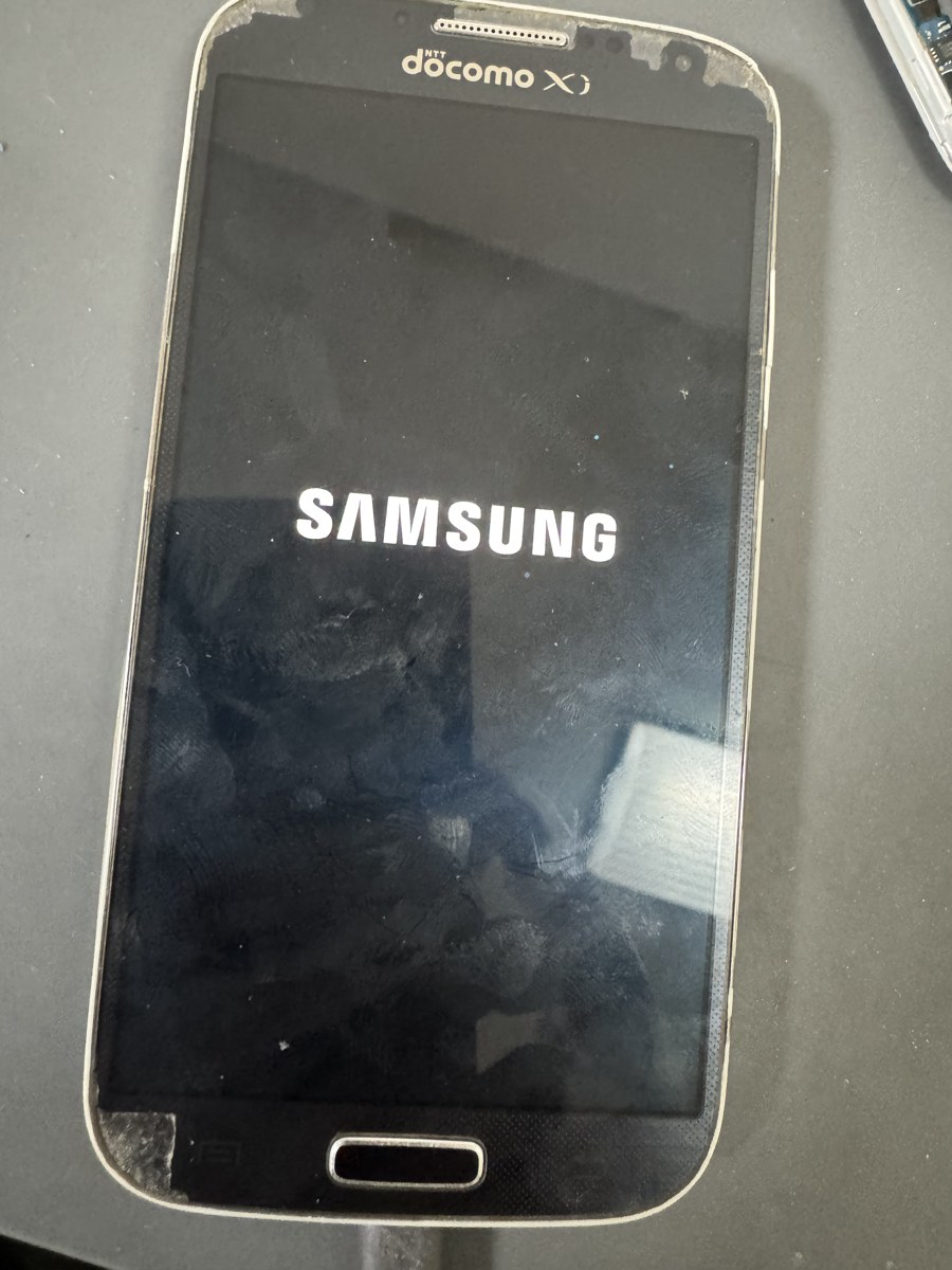電源が入り起動したGalaxy S4