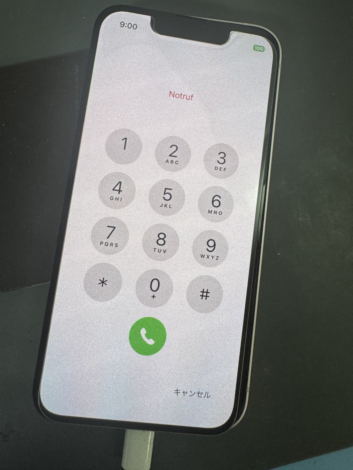 処置後に電源が入り、起動を確認できたiPhone 13 miniの画面