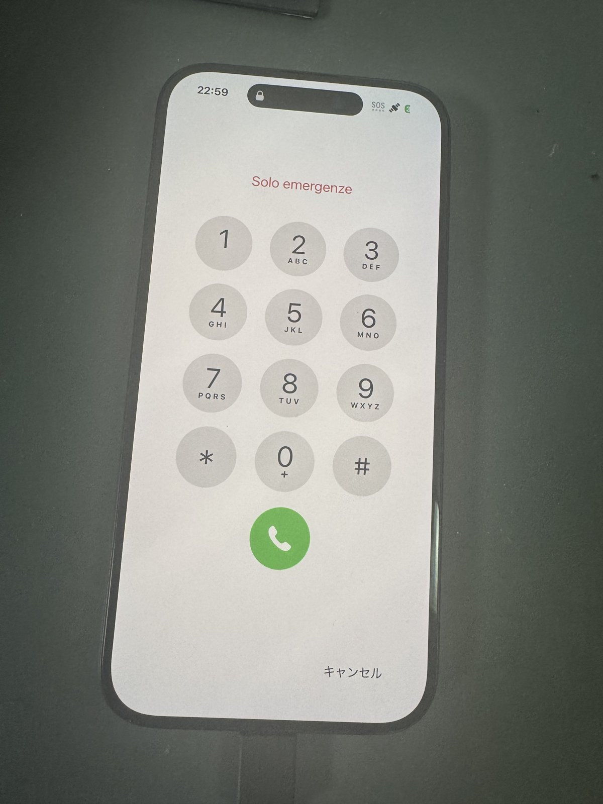 処置後に電源が入り、起動を確認できたiPhone 15 Proの画面