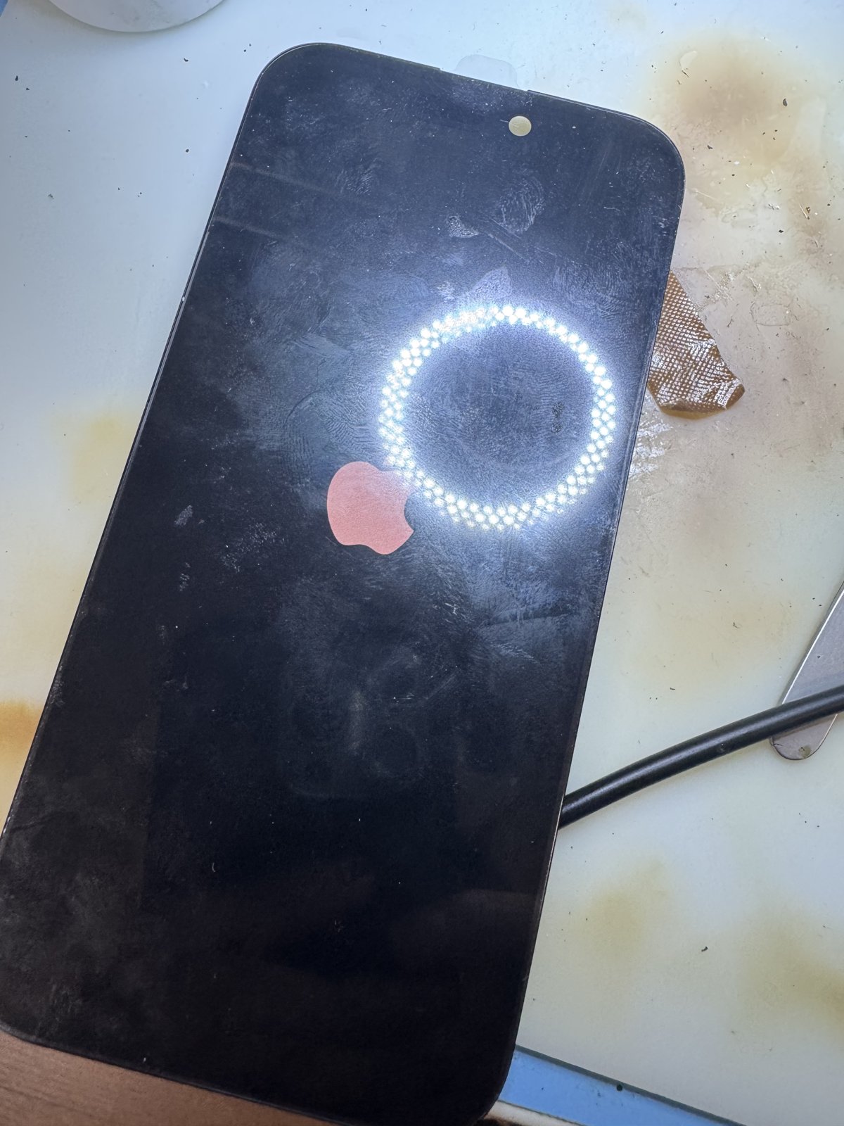 処置後に画面表示(Appleロゴ)を確認できたiPhone 15 Pro