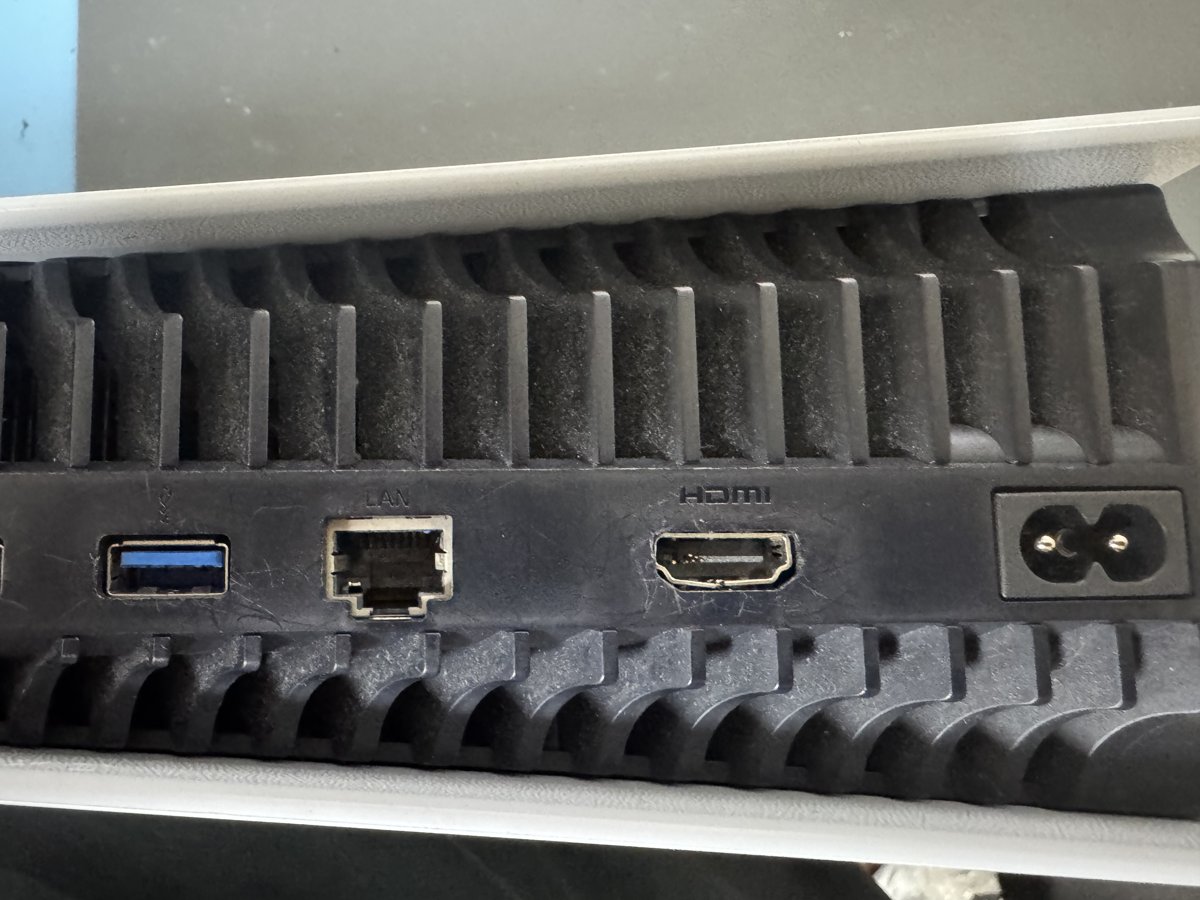 PlayStation5本体背面のUSB・LAN・HDMI・電源ポート全体