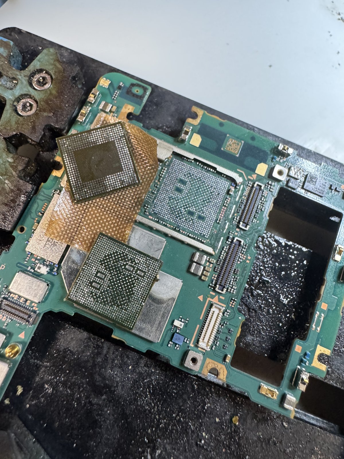 基板から取り外したCPU