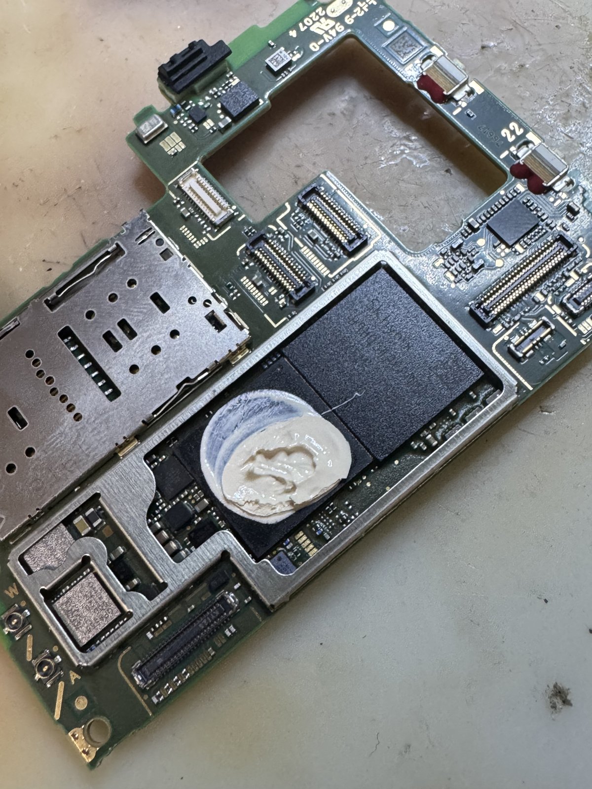 AQUOS sense6sの基板全体
