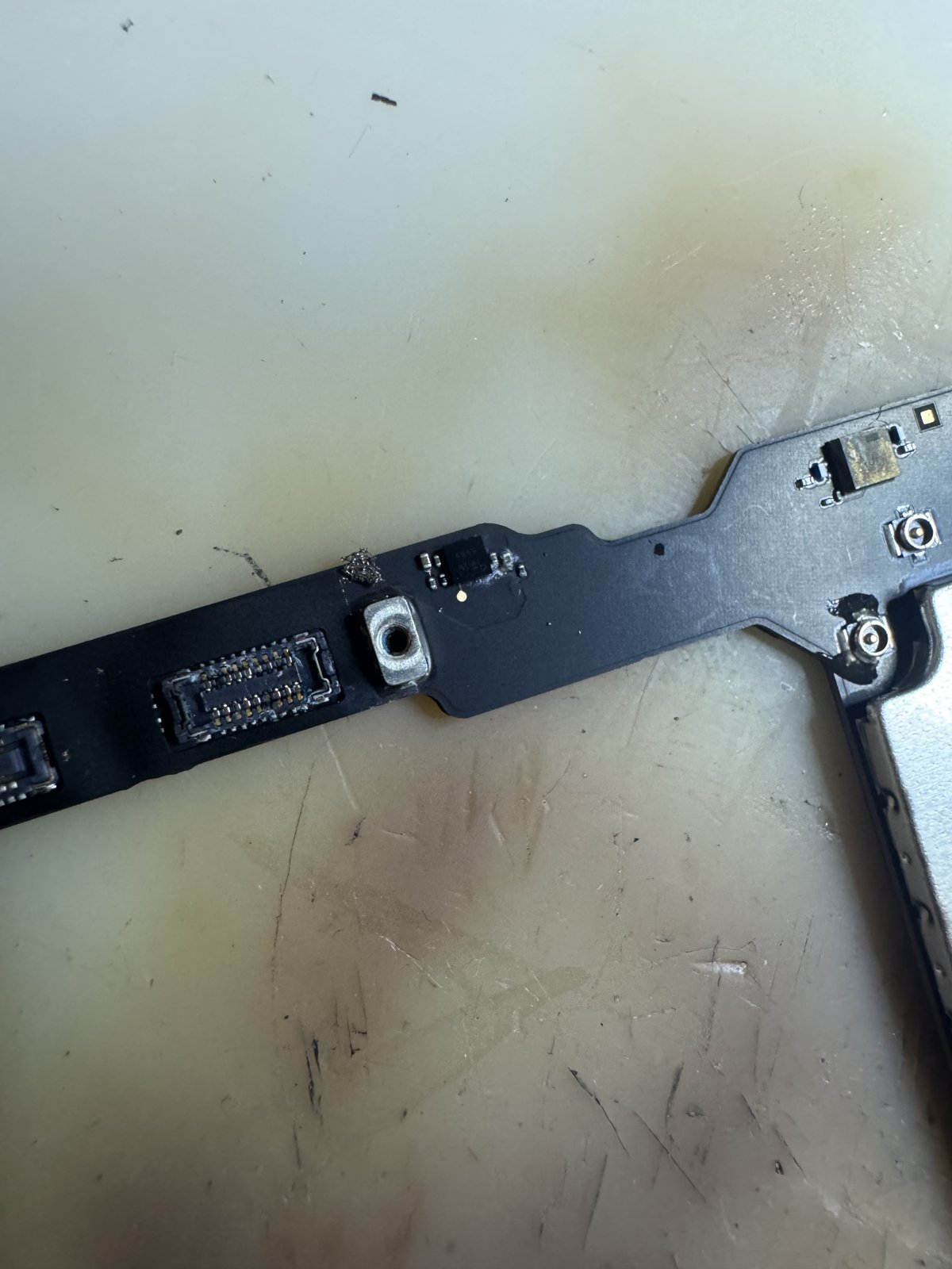 iPad 5の基板端の部品まわり