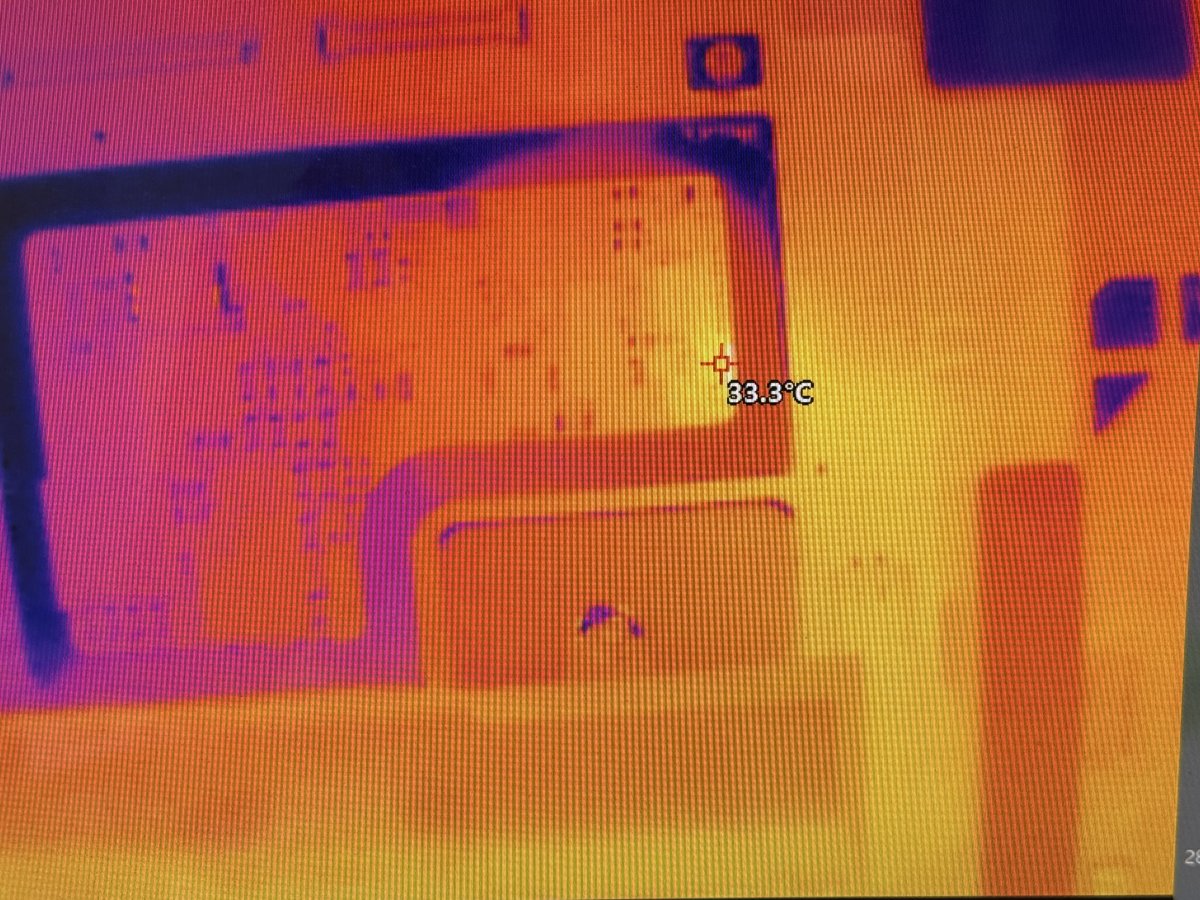 通電時の基板をサーマルカメラで撮影した画像