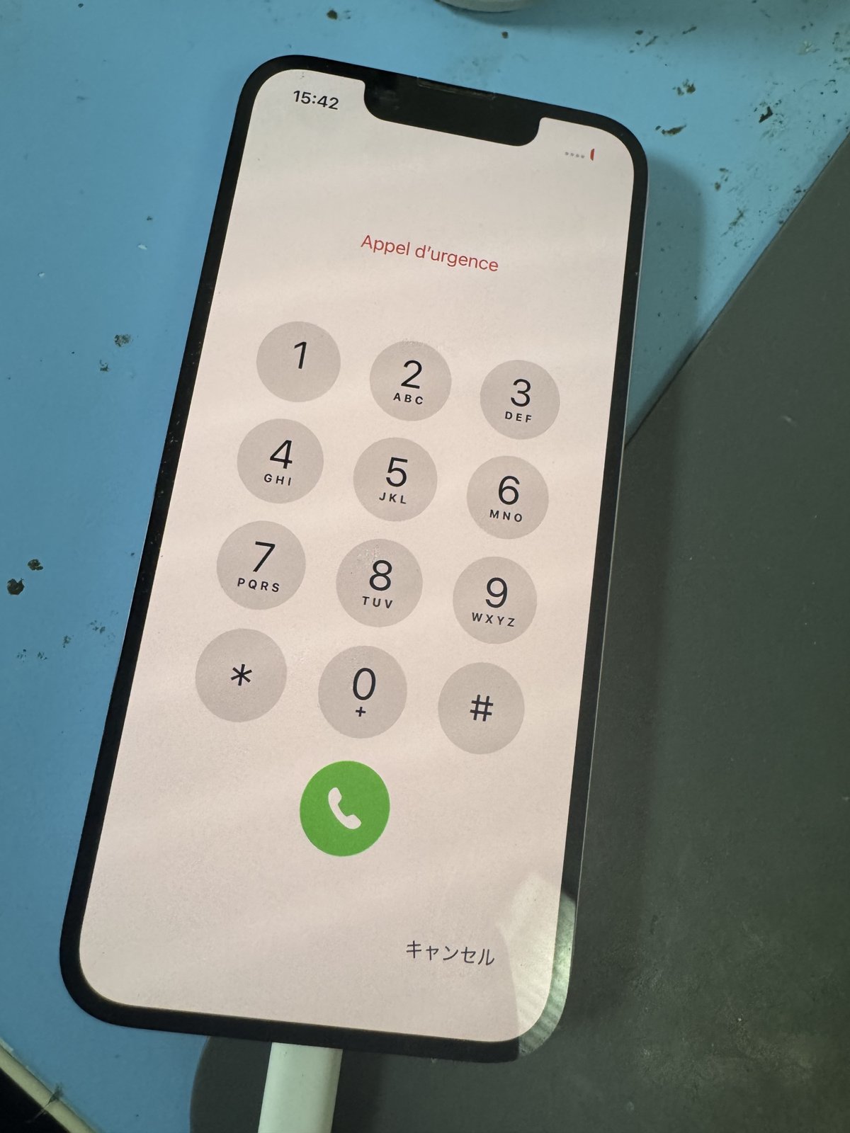 修理後に画面が正常に表示されたiPhone 13 mini