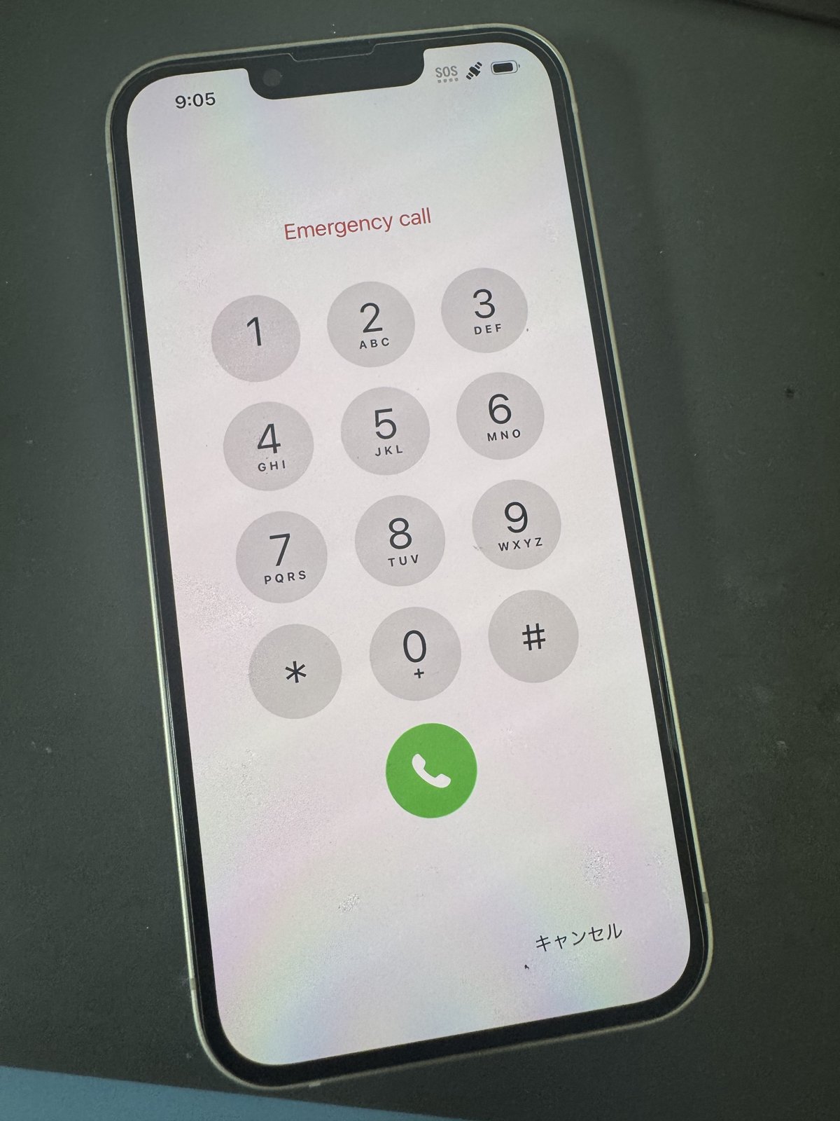 修理後のiPhone 14が起動し、Emergency call画面が表示されている状態