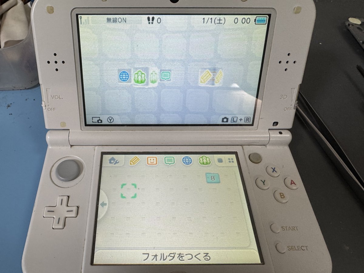 修理後のNew3DS LLにHOMEメニューが表示された状態