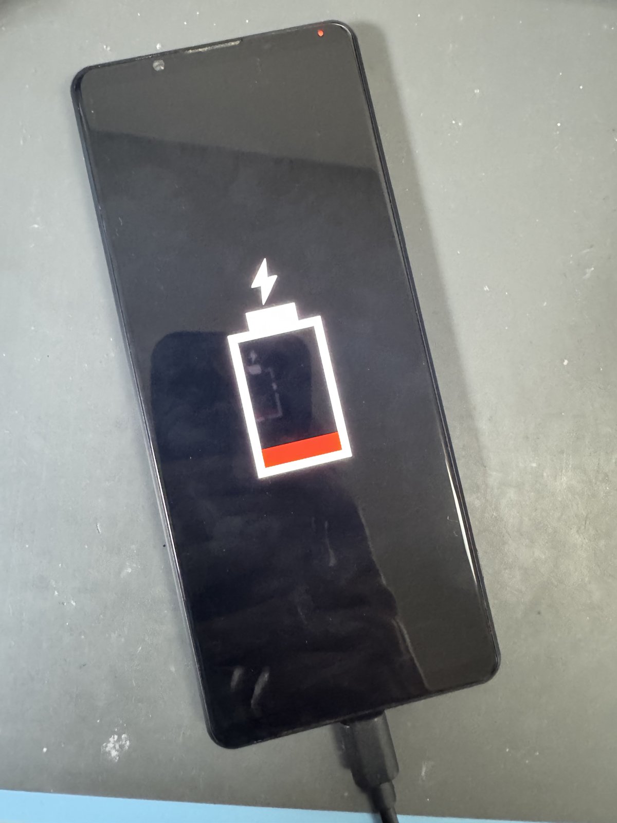 復旧後に充電マークが表示されたXperia 1 III